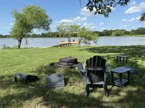 Serene and Secluded Lakefront Burgundy Retreat - Image 4