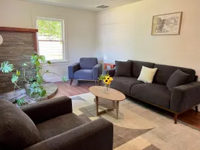 Charming Cottage - Image 5