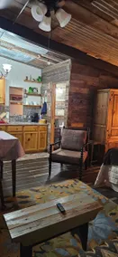 Rustic Downtown Hideaway - Image 5