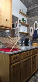 Rustic Downtown Hideaway - Image 4