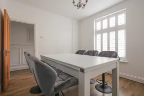 Luxury 3BR | Sleeps 8 | PS5 | O2 - Image 3