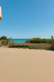 Shoreline Bliss House-Direct Sea Access (15m) - Image 2