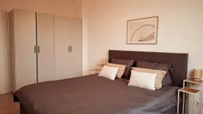 Apartment with skyline view - Image 3
