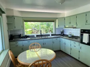 Bess' Bridgeview - Image 3