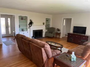 Bess' Bridgeview - Image 4