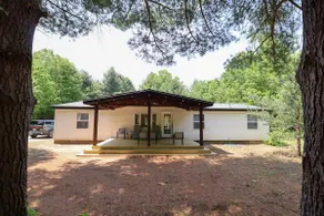 4BR Ranch, 10 Acres Fast WiFi near Trails & Rivers - Image 2