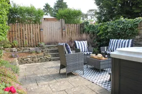 The Hideaway-with hot tub - Image 2