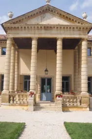 Love nest in landscaped park of historic Villa - Image 3