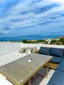 DeLuxe Ocean View Apartment - Image 3