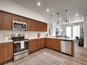 Luxury 1-bed in Brickyard - Image 3