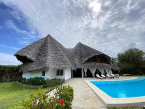 Private Villa With Pool - 5 BR close to the Beach - Image 2