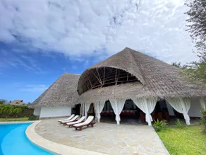 Private Villa With Pool - 5 BR close to the Beach - Image 5