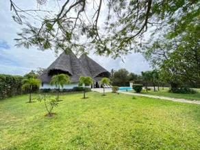 Private Villa With Pool - 5 BR close to the Beach - Image 4