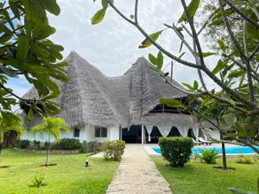 Private Villa With Pool - 5 BR close to the Beach - Image 3