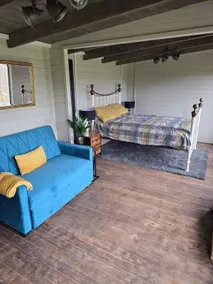 Log cabin with hot tub and views - Image 3