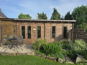 Log cabin with hot tub and views - Image 2