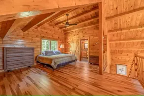 Luxury Lakeside Lodge w/Hot Tub & Steam Shower - Image 2