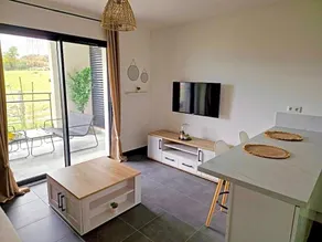 Charming 2-bedroom with terrace - Image 4