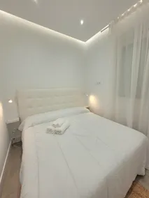 A Paradise in Madrid - Image 2