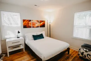 Monthly Rates, 2 BRs, Queen Beds, Central Location - Image 5