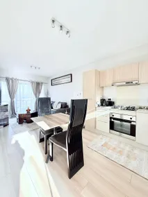 Broadacres apartment-work or play -swimming pool - Image 2