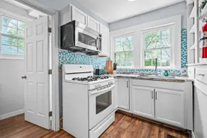 Historic Abode | 2 Br + Parking Near Univ of Akron - Image 4