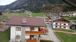 Vacation home with mountain view - Image 4