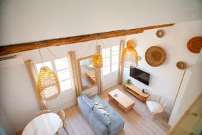 7️⃣ Central duplex with large balcony - Image 4