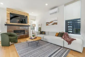 Modern townhouse w/rooftop terrace & EV charger - Image 2
