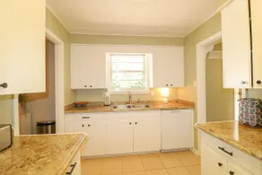 Azalea House - Image 3