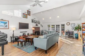 Spacious Beach house 3/2 pool! Short walk to sand! - Image 3