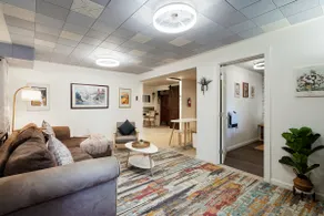 Beach Block 2-Bed with Coastal Palm Trees and Yard - Image 2