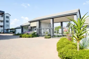 Ground Floor Apartment - AirCon High Speed WiFi - Image 5