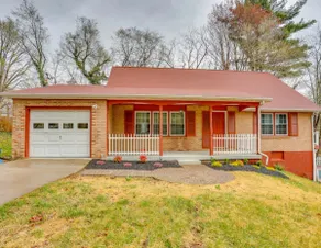Modern 4BR 2BA Villa Near Bucknell with Pool - Image 2