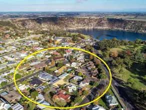 Blue Lake Cottage - Walk to the Lake & Main St - Image 4