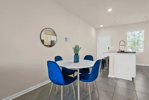 2BR Townhome close to Downtown/Beaches/UNF. - Image 5