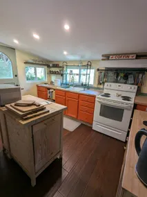 Cozy 2-Bedroom Home with Patio - Image 4