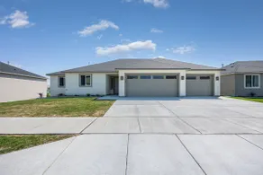 Cozy 4-Bedroom Home ~ Family Friendly Neighborhood - Image 2