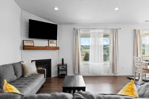 Cozy 4-Bedroom Home ~ Family Friendly Neighborhood - Image 5