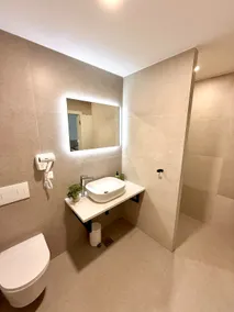 Cloud9 - Cozy One-Bedroom Apartment - Image 5