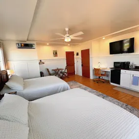 Hilo Town Inn Room 6 - Image 3