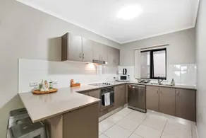 Stylish Apartment near Esplanade & City Centre - Image 2