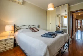 Elegant Aristocratic 2 BDRM Flat, TOP Location - Image 3