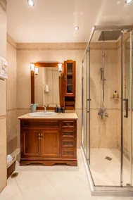 Elegant Aristocratic 2 BDRM Flat, TOP Location - Image 4