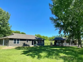 Sunrise Lake Escape Luxury Lakefront Retreat - Image 2