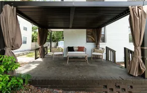 steps from San Marco square & Riverwalk with yard - Image 3