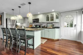 Lake Ontario Cottage- 5 beds + Fire pit - Image 4