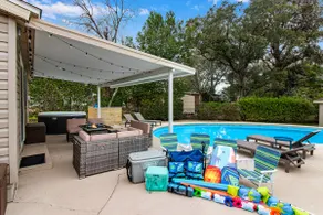 * NEW * 3BR Pool & Hot Tub l 10 min to Beach - Image 4