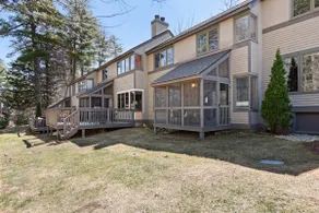 Charming Townhouse with Shared Pool - Image 2