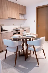 Studio with Kitchen & Balcony - Image 2